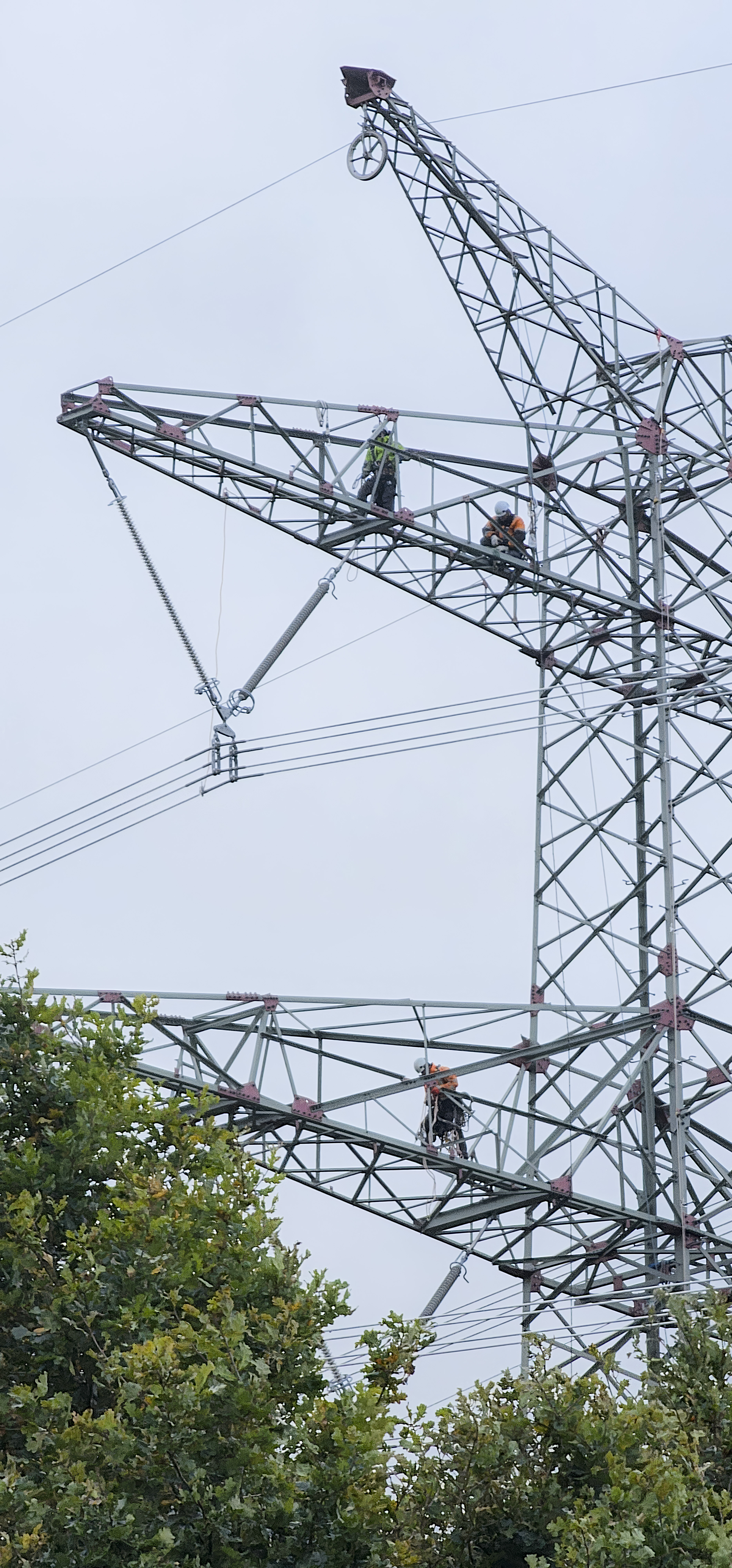 Chantier de ligne haute tension avec équipes Viatis